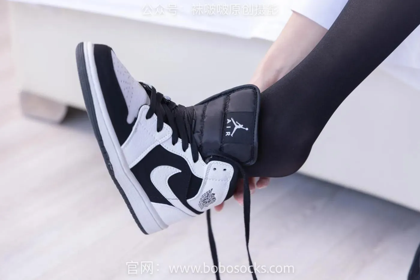 [BoBoSocks袜啵啵]NO.132 小甜豆-aj1板鞋、蓝色短靴、厚黑丝、厚红丝 [145P]插图3